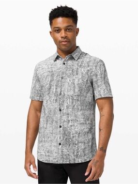 LULULEMON Commission Short Sleeve Shirt
